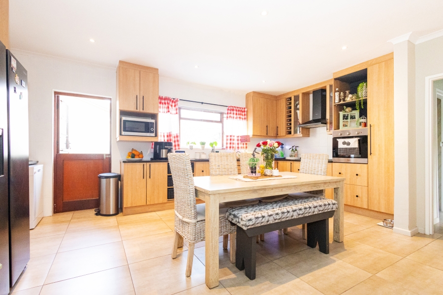 4 Bedroom Property for Sale in Stellenridge Western Cape